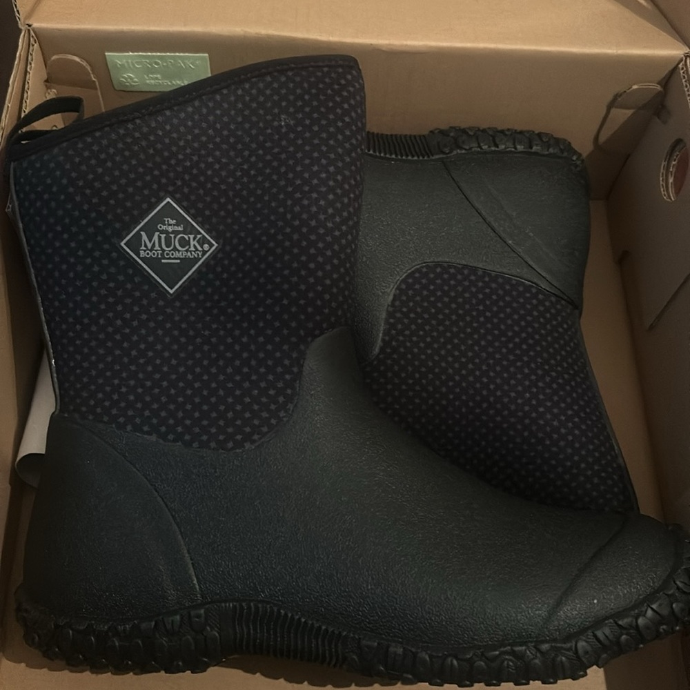 COPY - Muck boots 9 NWT